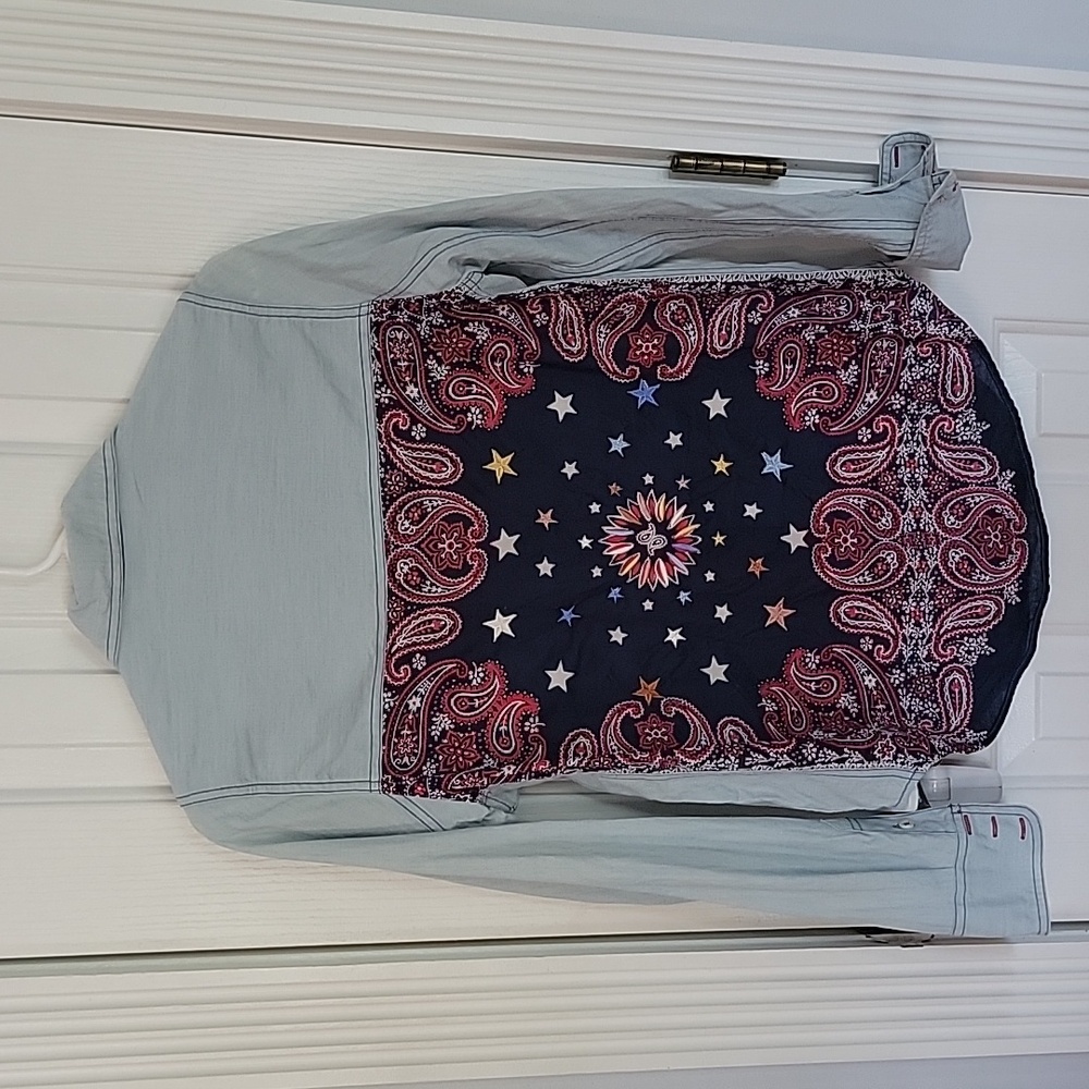 FREE PEOPLE DENIM SHIRT TOP BUTTON UP EMBROIDERED PAISLEY XS X SMALL